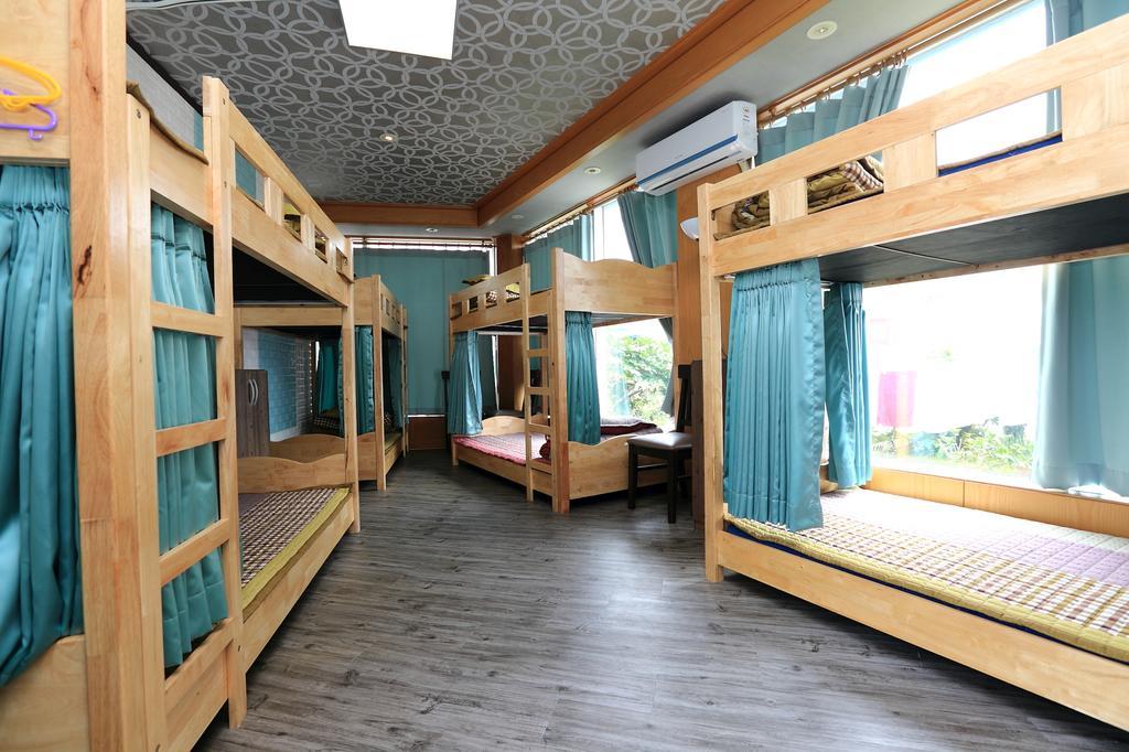 Haevichi Elmar Guesthouse Seogwipo Exterior photo